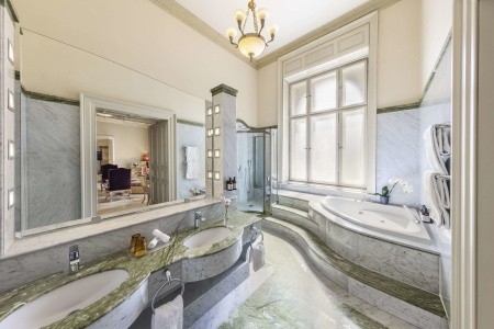 Česká republika Praha a okolie Carlo IV Prague 4 dňový pobyt Raňajky Vlastná November 2026 (26/11/26-29/11/26)