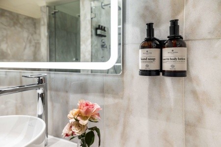 Česká republika Praha a okolie Carlo IV Prague 4 dňový pobyt Raňajky Vlastná November 2026 (26/11/26-29/11/26)