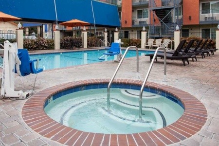 USA California Travelodge Inn By Wyndham Anaheim Disneyland Drive 14 dňový pobyt Raňajky Letecky Letisko: Viedeň September 2025 (18/09/25- 1/10/25)