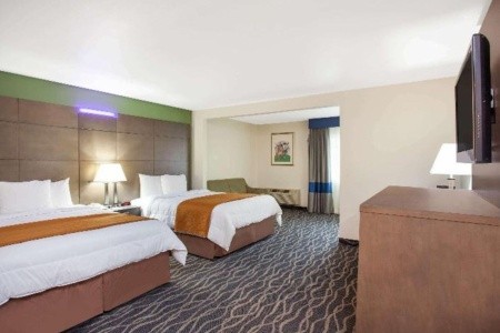 USA California Travelodge Inn By Wyndham Anaheim Disneyland Drive 14 dňový pobyt Raňajky Letecky Letisko: Viedeň September 2025 (18/09/25- 1/10/25)