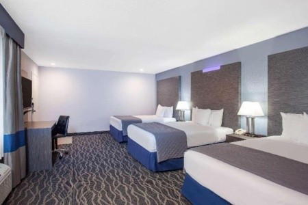 USA California Travelodge Inn By Wyndham Anaheim Disneyland Drive 14 dňový pobyt Raňajky Letecky Letisko: Viedeň September 2025 (18/09/25- 1/10/25)