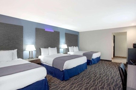 USA California Travelodge Inn By Wyndham Anaheim Disneyland Drive 14 dňový pobyt Raňajky Letecky Letisko: Viedeň September 2025 (18/09/25- 1/10/25)