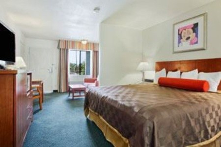 USA California Travelodge Inn By Wyndham Anaheim Disneyland Drive 14 dňový pobyt Raňajky Letecky Letisko: Viedeň September 2025 (18/09/25- 1/10/25)