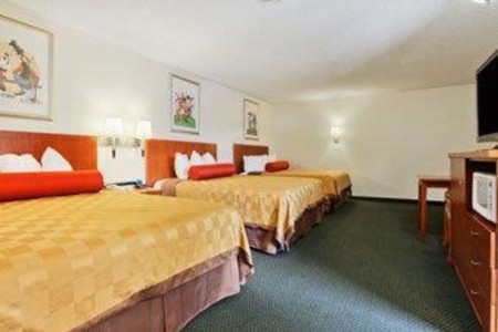 USA California Travelodge Inn By Wyndham Anaheim Disneyland Drive 14 dňový pobyt Raňajky Letecky Letisko: Viedeň September 2025 (18/09/25- 1/10/25)