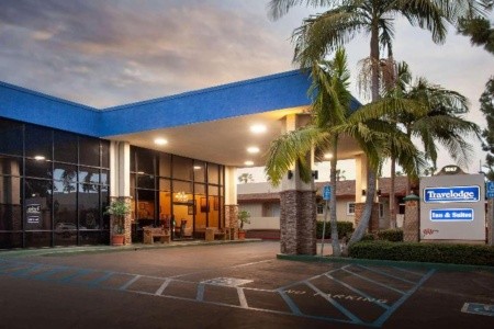 USA California Travelodge Inn By Wyndham Anaheim Disneyland Drive 14 dňový pobyt Raňajky Letecky Letisko: Viedeň September 2025 (18/09/25- 1/10/25)