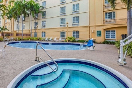 USA Miami La Quinta Inn & Suites Miami Airport West 14 dňový pobyt Raňajky Letecky Letisko: Praha October 2025 (24/10/25- 6/11/25)