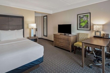 USA Miami La Quinta Inn & Suites Miami Airport West 14 dňový pobyt Raňajky Letecky Letisko: Praha October 2025 (24/10/25- 6/11/25)