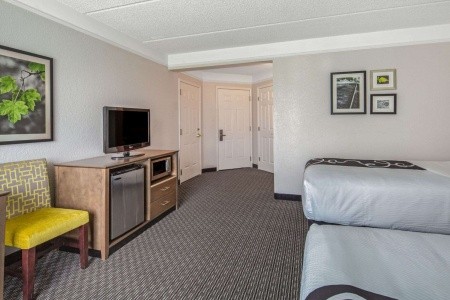 USA Miami La Quinta Inn & Suites Miami Airport West 14 dňový pobyt Raňajky Letecky Letisko: Praha October 2025 (24/10/25- 6/11/25)