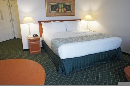 USA Miami La Quinta Inn & Suites Miami Airport West 14 dňový pobyt Raňajky Letecky Letisko: Praha October 2025 (24/10/25- 6/11/25)