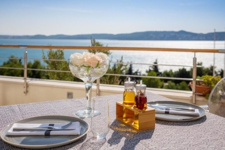 Chorvátsko Trogir Ola (Seget Donji) 9 dňový pobyt Polpenzia Letecky Letisko: Praha October 2025 (31/10/25- 8/11/25)