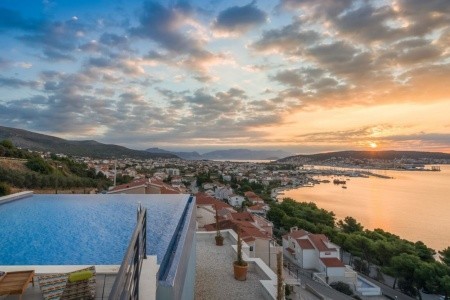 Chorvátsko Trogir Ola (Seget Donji) 9 dňový pobyt Polpenzia Letecky Letisko: Praha October 2025 (31/10/25- 8/11/25)