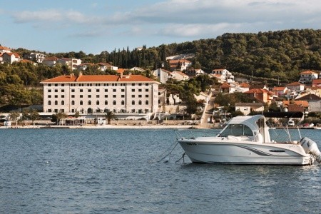 Chorvátsko Trogir Brown Beach House 9 dňový pobyt Raňajky Letecky Letisko: Praha October 2025 (25/10/25- 2/11/25)