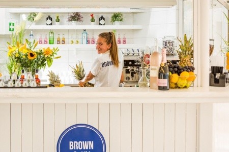 Chorvátsko Trogir Brown Beach House 9 dňový pobyt Raňajky Letecky Letisko: Praha October 2025 (25/10/25- 2/11/25)