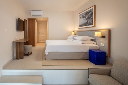 Chorvátsko Makarská riviéra Bluesun Holiday Village Afrodita 10 dňový pobyt Raňajky Letecky Letisko: Praha October 2025 ( 8/10/25-17/10/25)