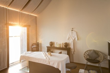 Constance Moofushi - 122