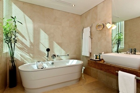 Katar Doha Hilton Doha 8 dňový pobyt Raňajky Letecky Letisko: Praha July 2026 (26/07/26- 2/08/26)