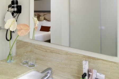 Španielsko Barcelona H10 Universitat 10 dňový pobyt Raňajky Letecky Letisko: Praha October 2025 (12/10/25-21/10/25)