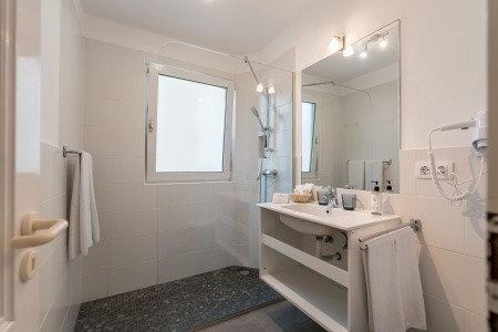 R2 Maryvent Beach Apartment - 38