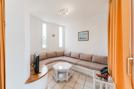 R2 Maryvent Beach Apartment - 43