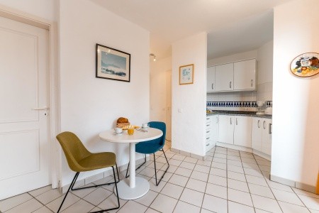 R2 Maryvent Beach Apartment - 45