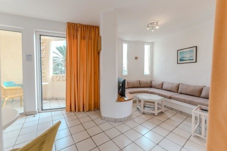 R2 Maryvent Beach Apartment - 46