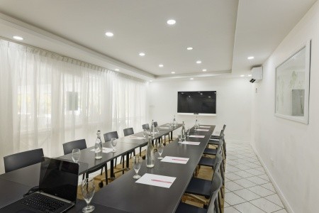 Maldivy  Equator Village 9 dňový pobyt Polpenzia Letecky Letisko: Praha March 2026 ( 2/03/26-10/03/26)