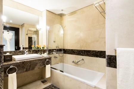 Katar Doha Golden Tulip Doha 6 dňový pobyt Polpenzia Letecky Letisko: Praha September 2025 (26/09/25- 1/10/25)