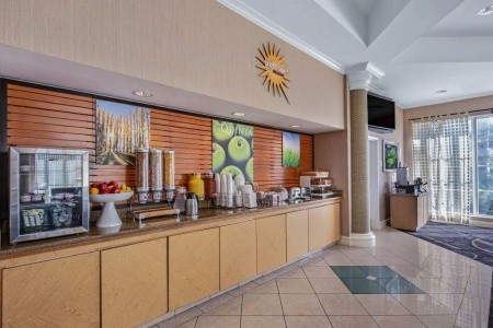 USA Miami La Quinta Inn & Suites Miami Airport West 14 dňový pobyt Raňajky Letecky Letisko: Praha October 2025 (24/10/25- 6/11/25)