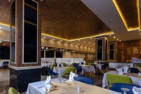 Egypt Hurghada Titanic Royal Resort 11 dňový pobyt Ultra All inclusive Letecky Letisko: Viedeň May 2026 (14/05/26-24/05/26)