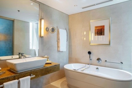 Katar Doha Hilton Doha 8 dňový pobyt Raňajky Letecky Letisko: Praha July 2026 (26/07/26- 2/08/26)