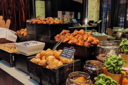 Spojené arabské emiráty Dubaj Novotel World Trade Center 10 dňový pobyt Raňajky Letecky Letisko: Viedeň February 2026 (22/02/26- 3/03/26)