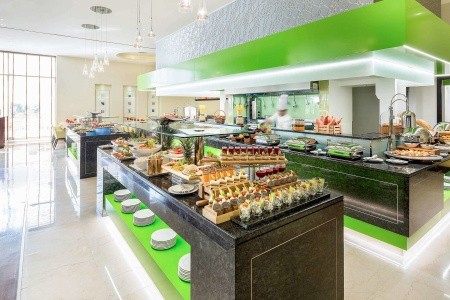 Spojené arabské emiráty Dubaj Novotel World Trade Center 10 dňový pobyt Raňajky Letecky Letisko: Viedeň February 2026 (22/02/26- 3/03/26)