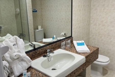 Kanárske ostrovy Tenerife Blue Sea Puerto Resort 4 dňový pobyt Polpenzia Letecky Letisko: Budapešť May 2026 (30/05/26- 2/06/26)