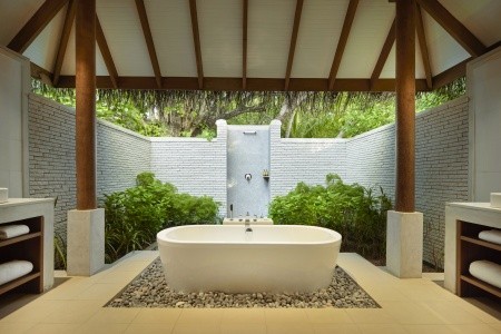 Maldivy Severný Atol Male Baros Maldives 12 dňový pobyt Polpenzia Letecky Letisko: Praha April 2026 (29/04/26-10/05/26)