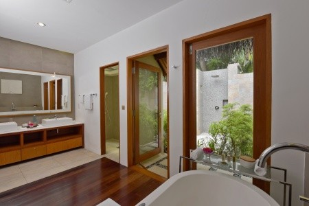 Maldivy Severný Atol Male Baros Maldives 12 dňový pobyt Polpenzia Letecky Letisko: Praha April 2026 (29/04/26-10/05/26)