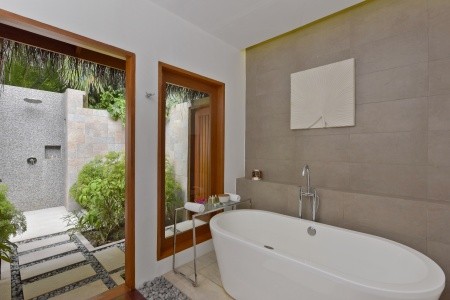 Maldivy Severný Atol Male Baros Maldives 12 dňový pobyt Polpenzia Letecky Letisko: Praha April 2026 (29/04/26-10/05/26)