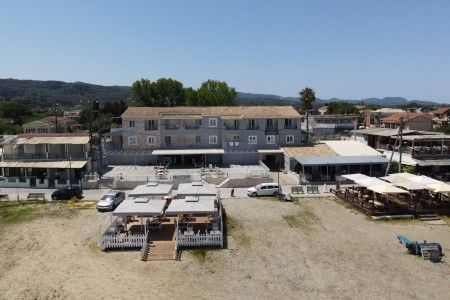 Aqua Luxury Suites - 3