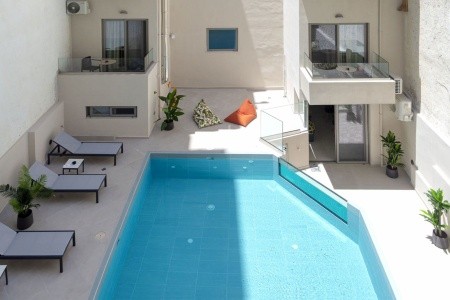 The City Hotel & Suites