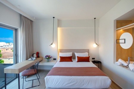 The City Hotel & Suites