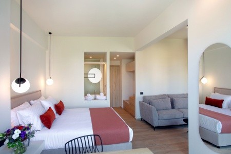The City Hotel & Suites