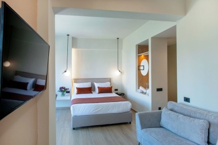 The City Hotel & Suites