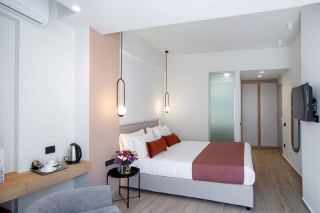 The City Hotel & Suites