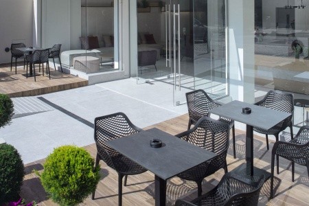 The City Hotel & Suites