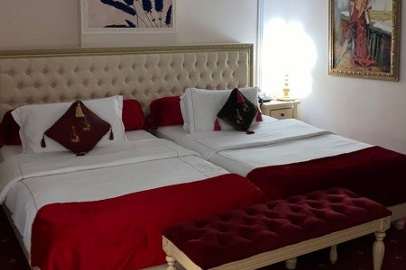 Albánie, Durrës, 2 Kitarrat, za <span>15.990</span> Kč