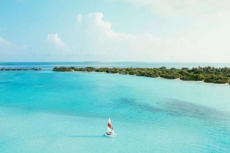 Maldivy  Hideaway Beach Resort & Spa 14 dňový pobyt Raňajky Letecky Letisko: Viedeň April 2026 (19/04/26- 2/05/26)