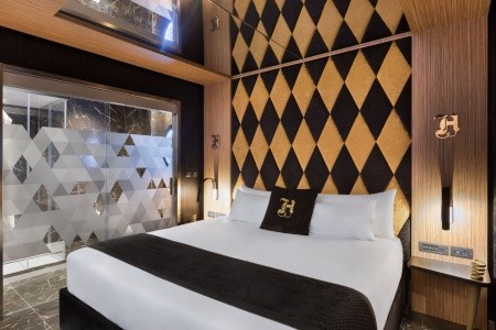 H Hotel – Adults Only