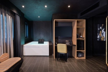 H Hotel – Adults Only