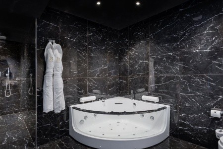 H Hotel – Adults Only