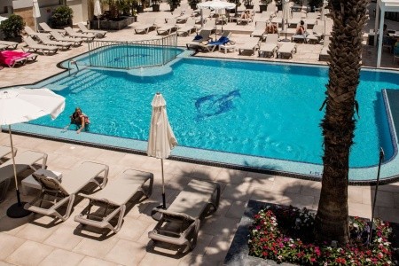 Pebbles Resort (St. Paul’s Bay)