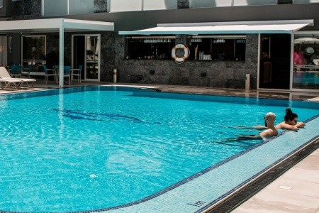 Pebbles Resort (St. Paul’s Bay)